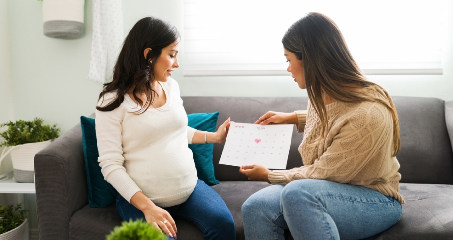 BIPOC DOula discussing pregnancy with pregnant woman