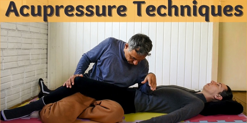 Thai acupressure for the abdomen with the elbow