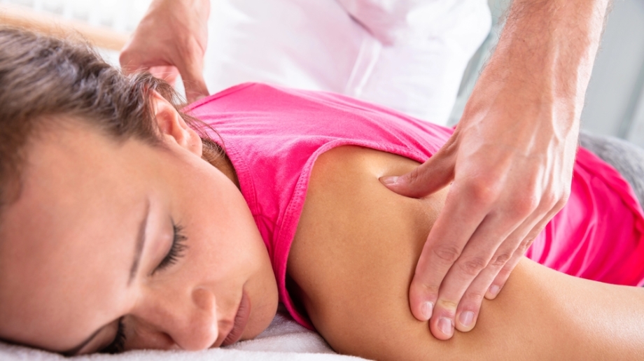 Acupressure treatment for the shoulder blades