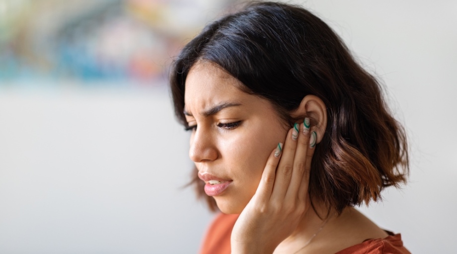 Woman with tinnitus