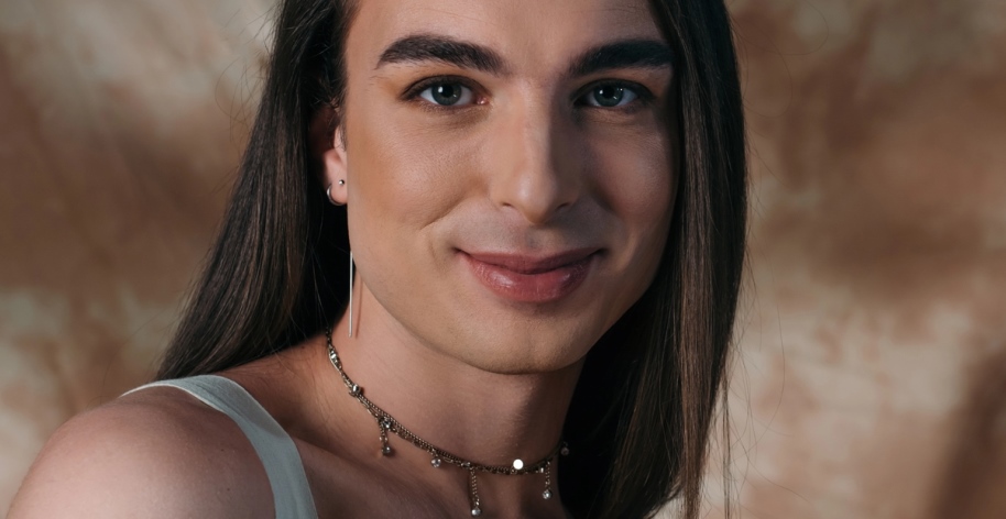 Transgender woman and hormone replacement therapy